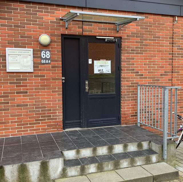 Hallen Indgang